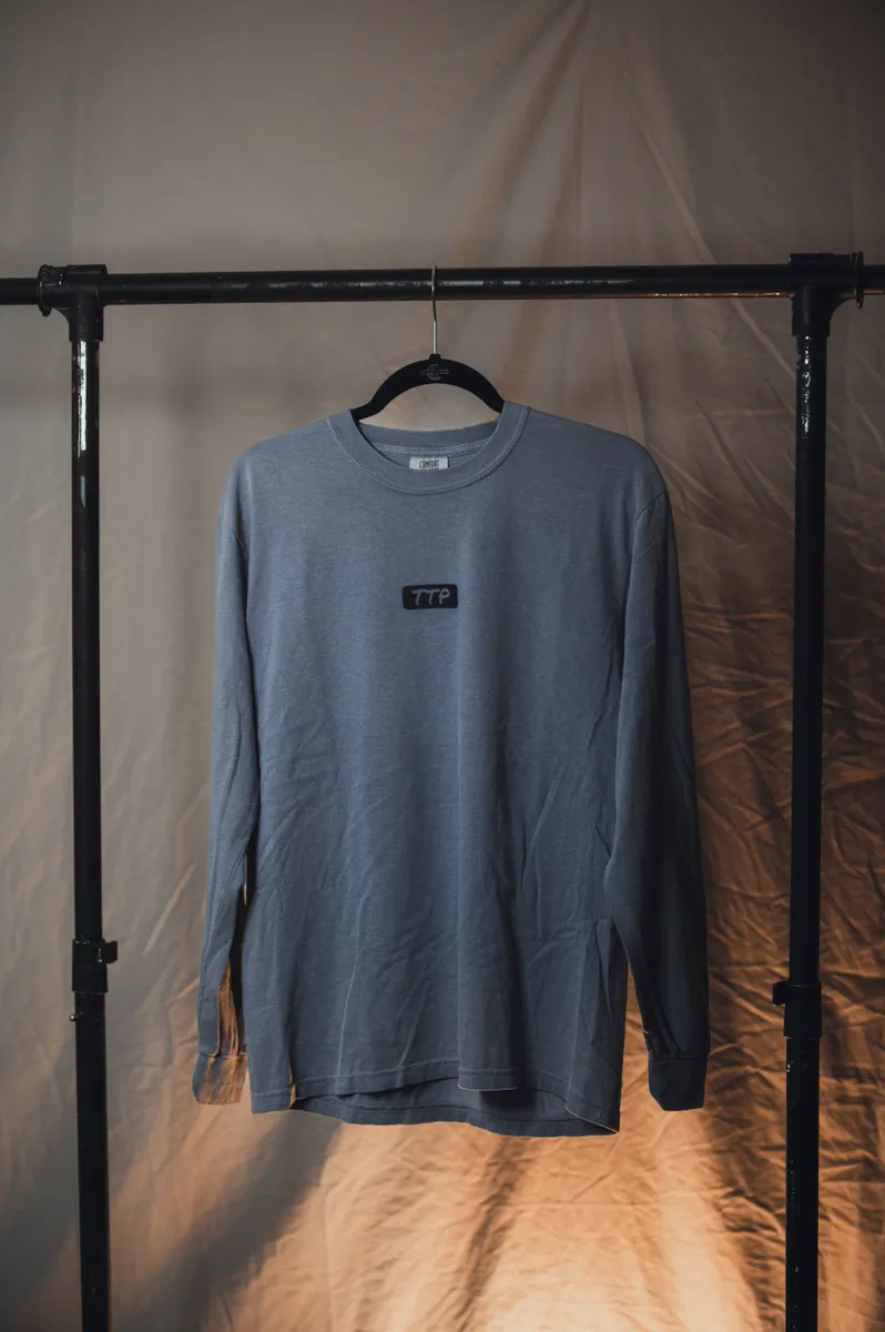 GRAPHIC HEAVYWEIGHT LONG SLEEVE (JEAN BLUE)