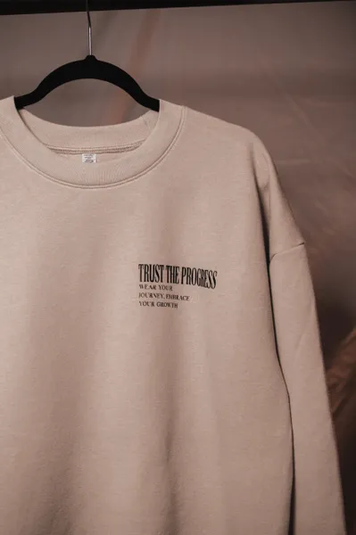 CREWNECK SWEATSHIRT (CREAM)