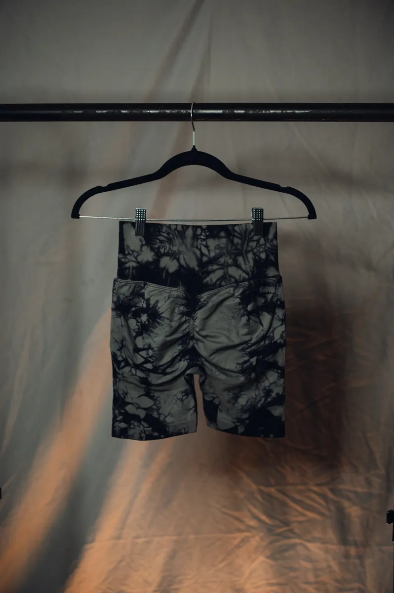 SCRUNCH SHORTS (BLACK/GREY)