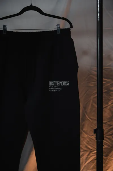 SWEATPANTS (BLACK)